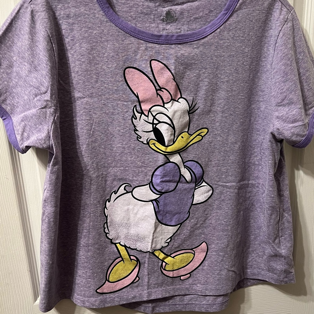 Disney store Daisy Duck women’s tshirt size large never worn